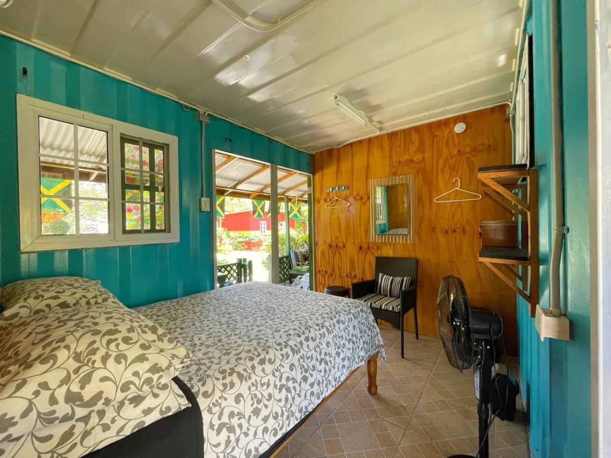 Judy House 2 - Lewis Backpacker Hostel Little Bay Quarto foto